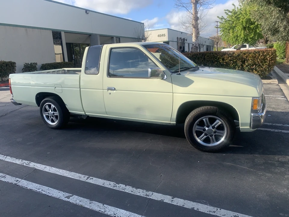 1995 Nissan Frontier - Image 4 of 19