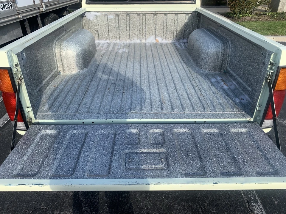 1995 Nissan Frontier - Image 6 of 19