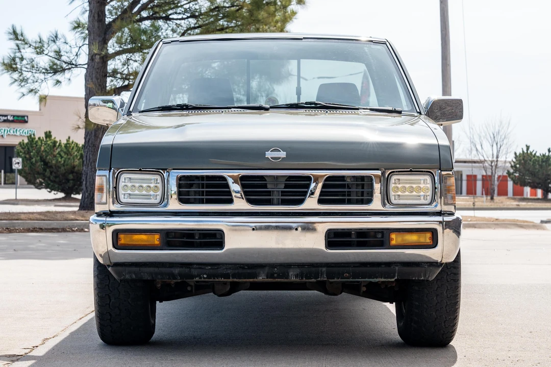 1995 Nissan Frontier - Image 2 of 31