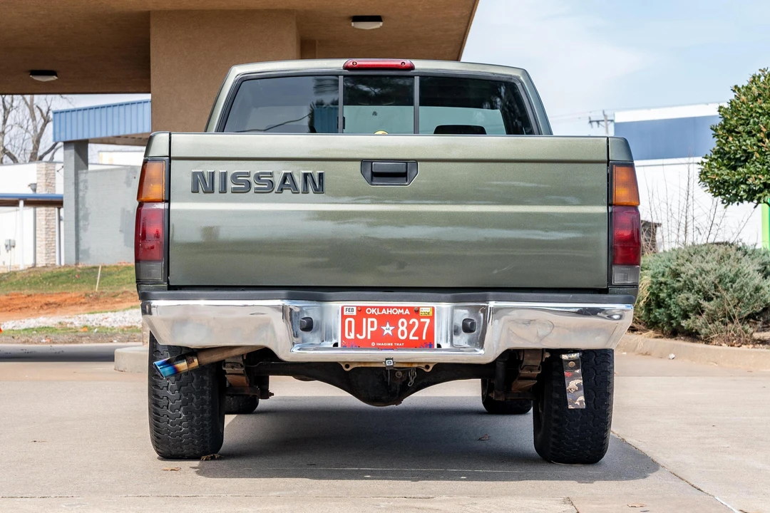 1995 Nissan Frontier - Image 5 of 31