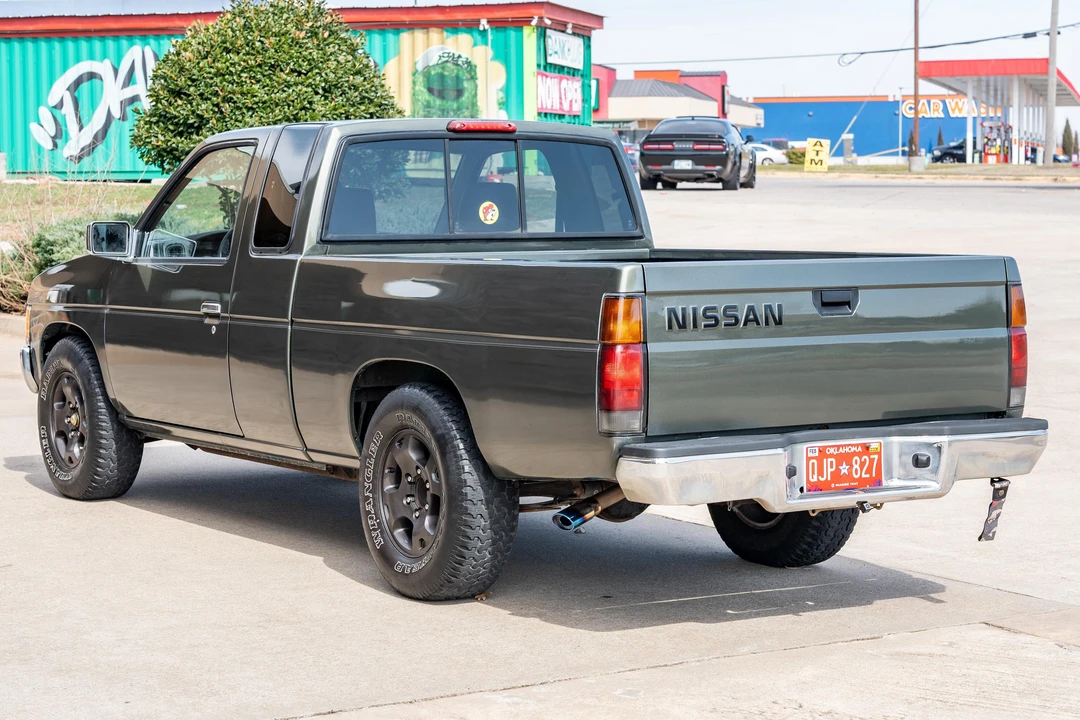 1995 Nissan Frontier - Image 4 of 31