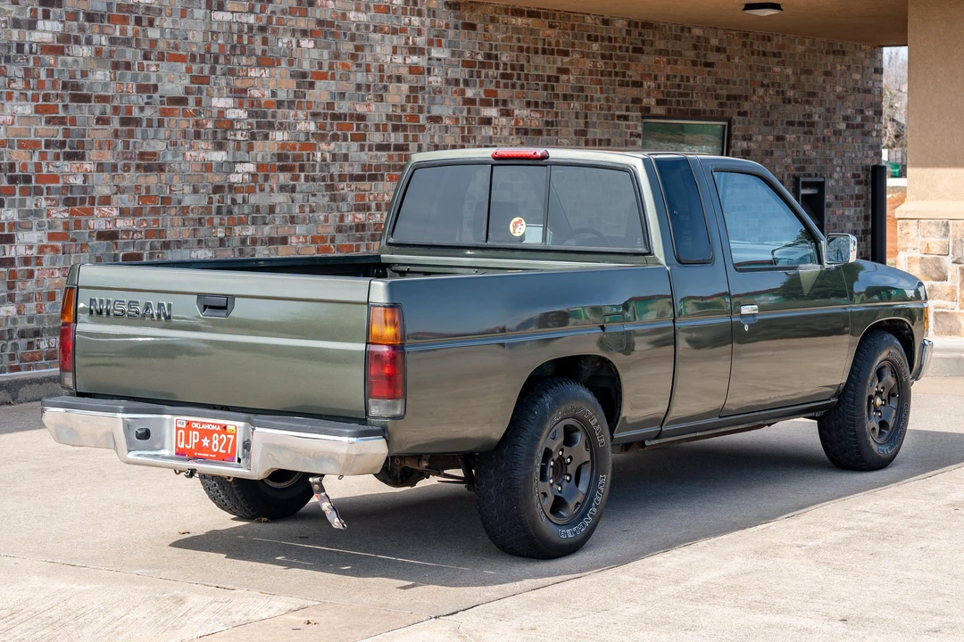 1995 Nissan Frontier - Image 6 of 31
