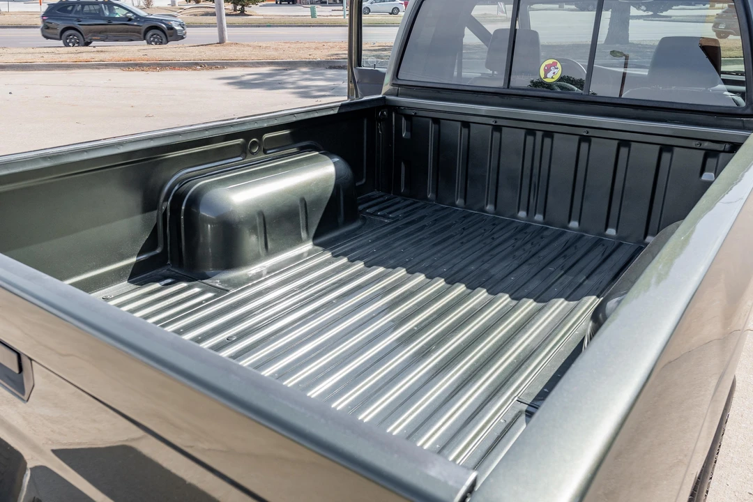 1995 Nissan Frontier - Image 27 of 31