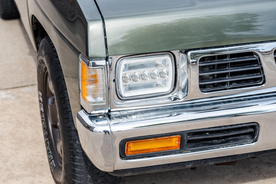 1995 Nissan Frontier - Image 8 of 31