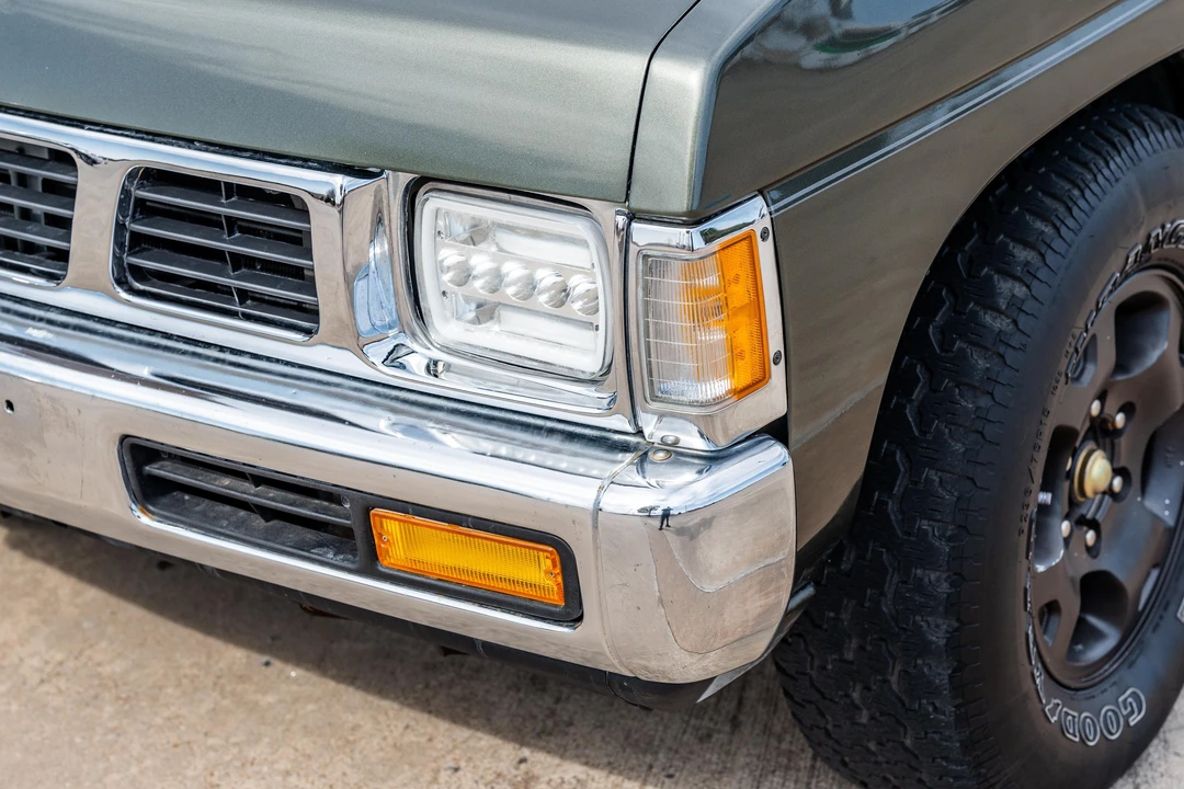 1995 Nissan Frontier - Image 10 of 31