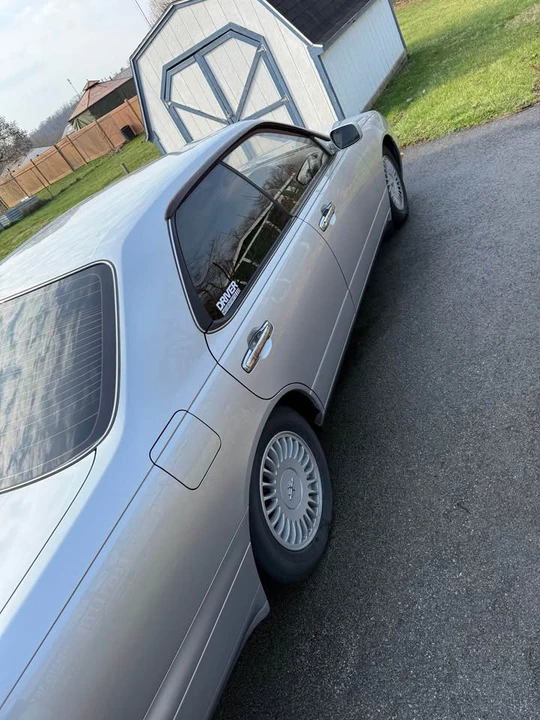 1995 Nissan Cedric 9th Gen - Image 4 of 19