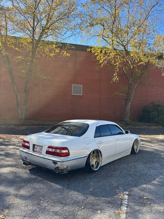 1995 Nissan Cima 2nd Gen - Image 2 of 6