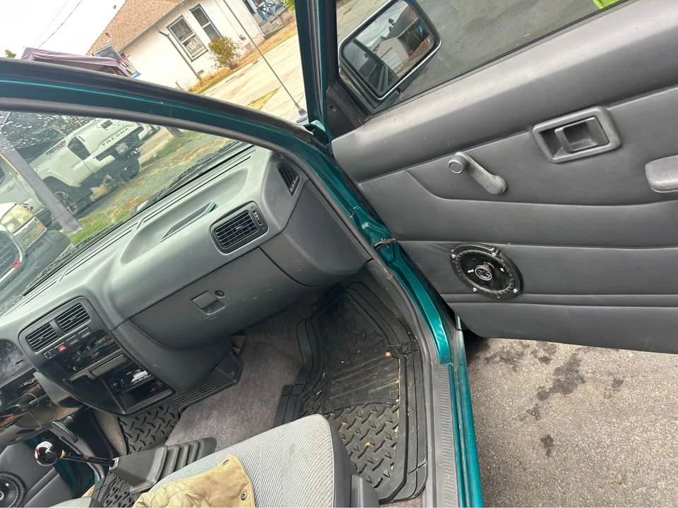 1995 Nissan Frontier - Image 9 of 9