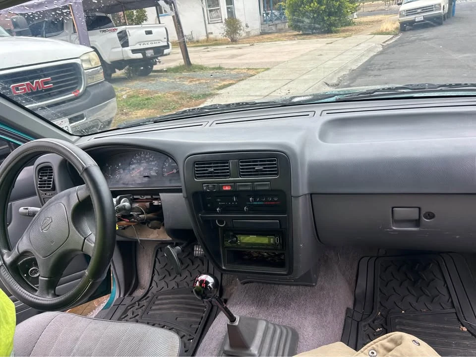 1995 Nissan Frontier - Image 7 of 9