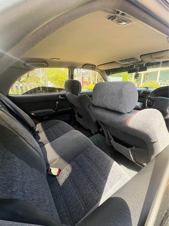 1995 Nissan Gloria - Image 15 of 20