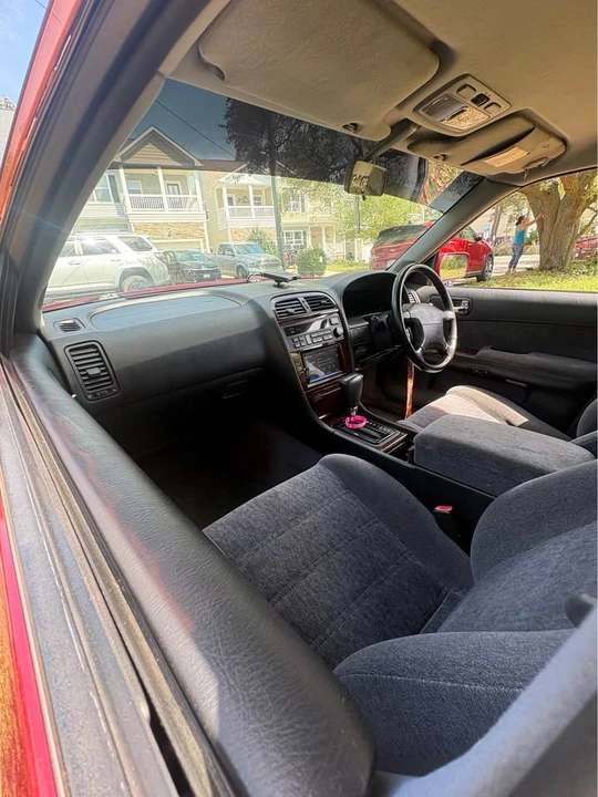1995 Nissan Gloria - Image 14 of 20