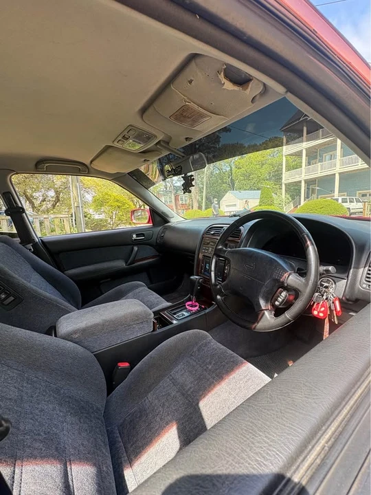 1995 Nissan Gloria - Image 13 of 20