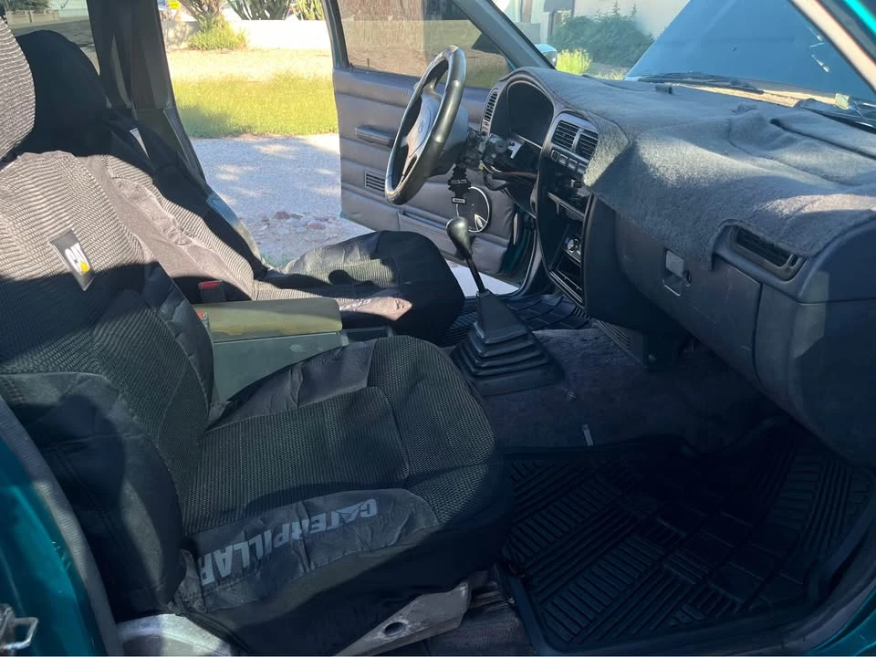 1995 Nissan Frontier - Image 5 of 11