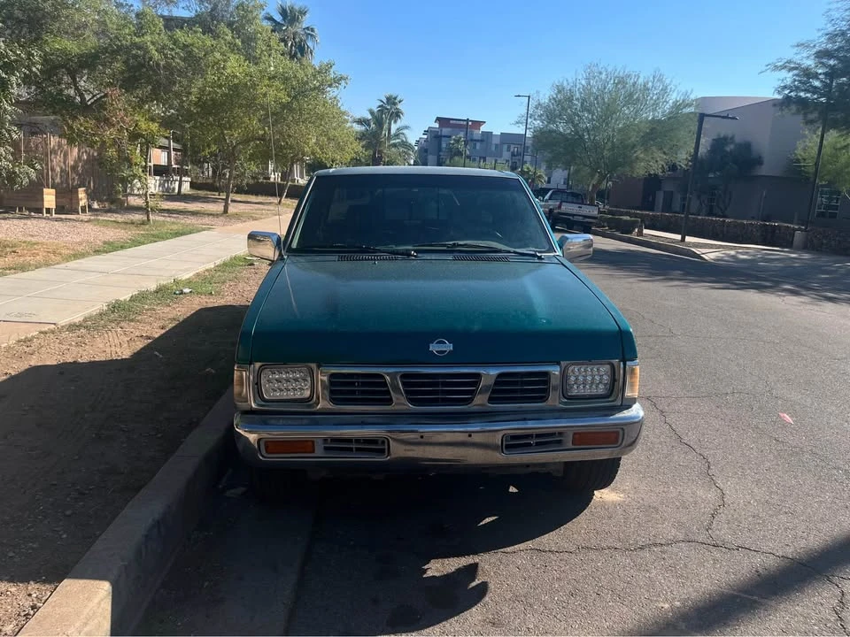 1995 Nissan Frontier - Image 4 of 11