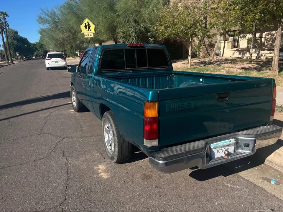 1995 Nissan Frontier - Image 2 of 11