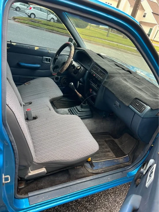 1995 Nissan Frontier - Image 3 of 8