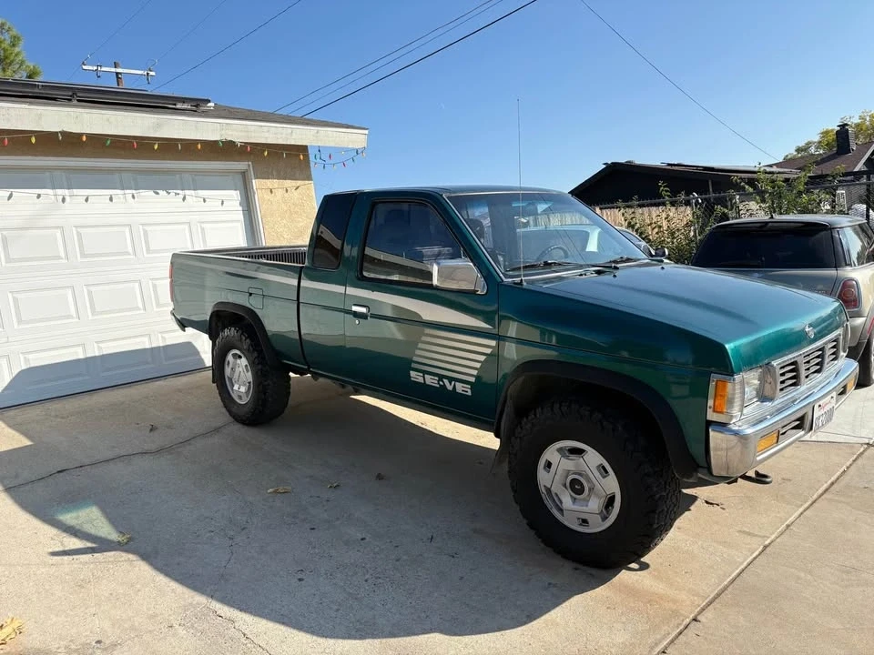 1995 Nissan Frontier - Image 2 of 2