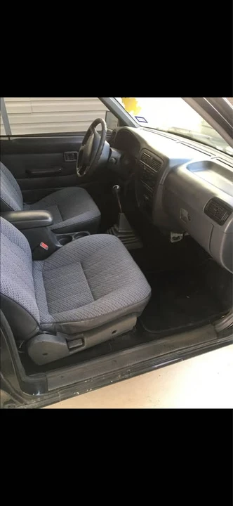 1995 Nissan Frontier - Image 4 of 5