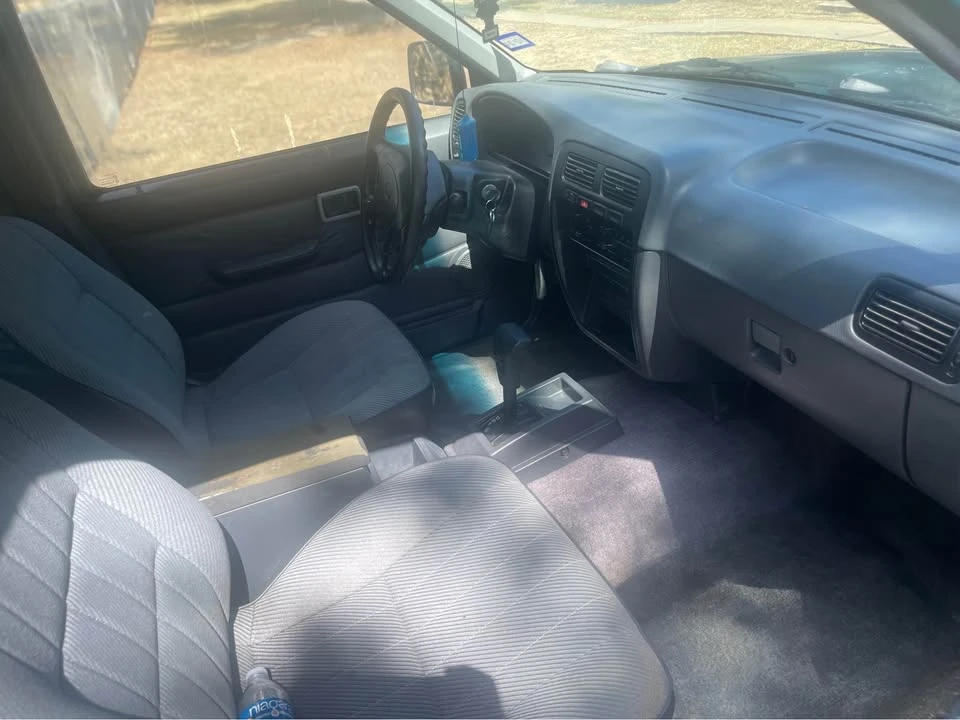 1995 Nissan Frontier - Image 9 of 10