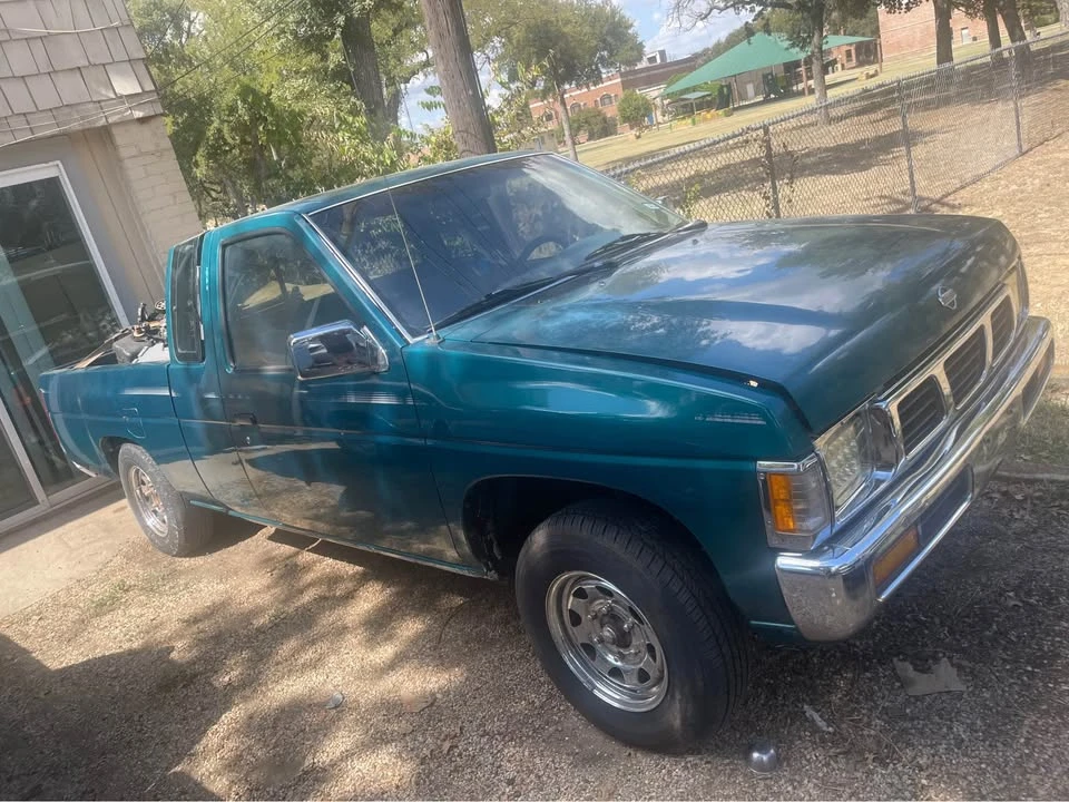 1995 Nissan Frontier - Image 3 of 10