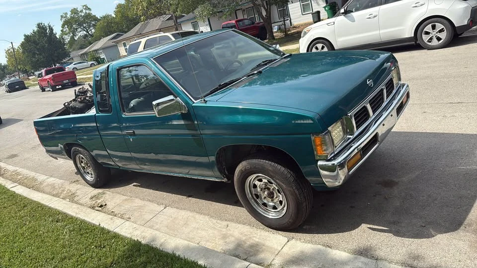 1995 Nissan Frontier - Image 2 of 10