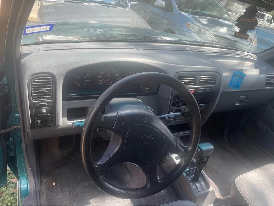 1995 Nissan Frontier - Image 7 of 10