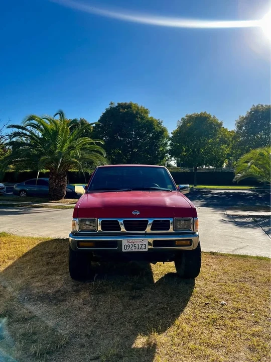 1995 Nissan Frontier - Image 2 of 12