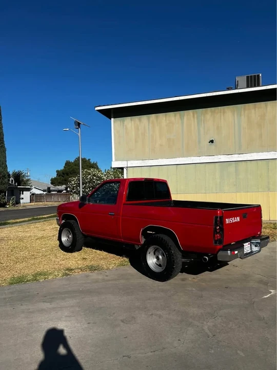 1995 Nissan Frontier - Image 4 of 12