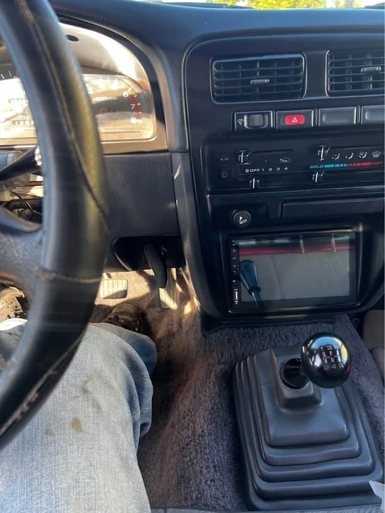1995 Nissan Frontier - Image 10 of 12