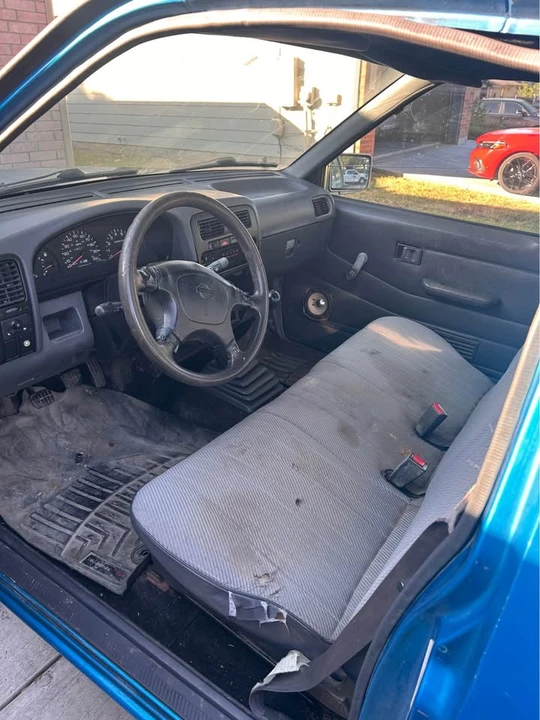 1995 Nissan Frontier - Image 4 of 7
