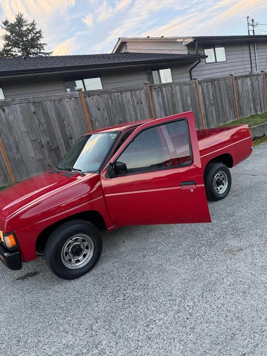1995 Nissan Frontier - Image 2 of 11
