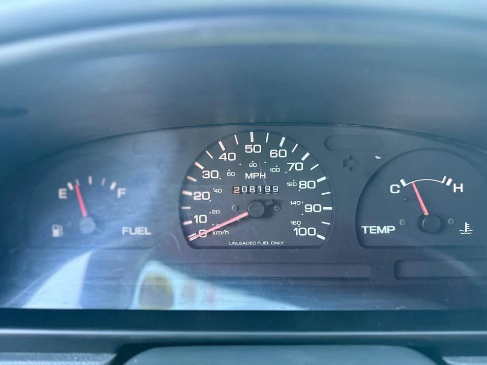 1995 Nissan Frontier - Image 10 of 11