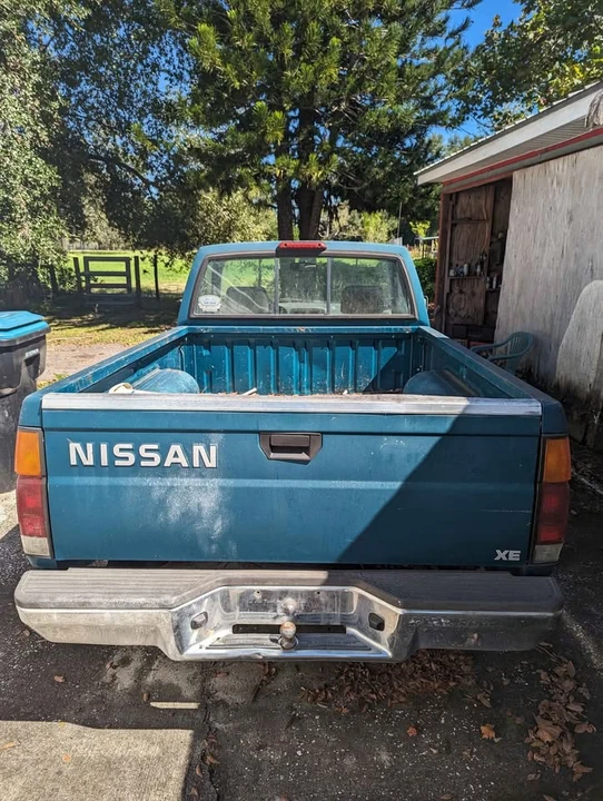 1995 Nissan Frontier - Image 2 of 3