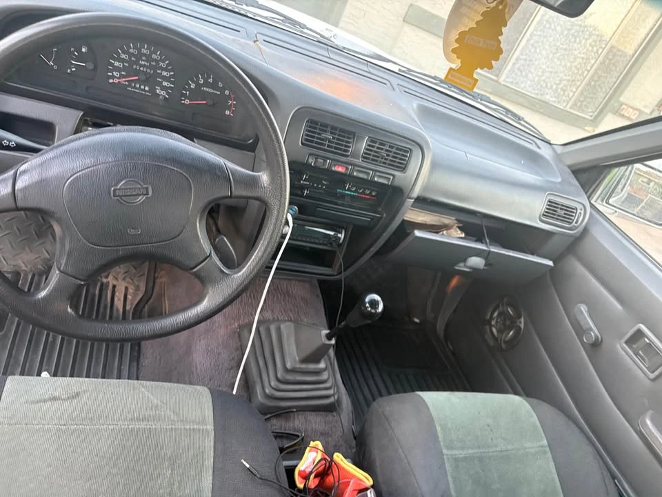 1995 Nissan Frontier - Image 4 of 5