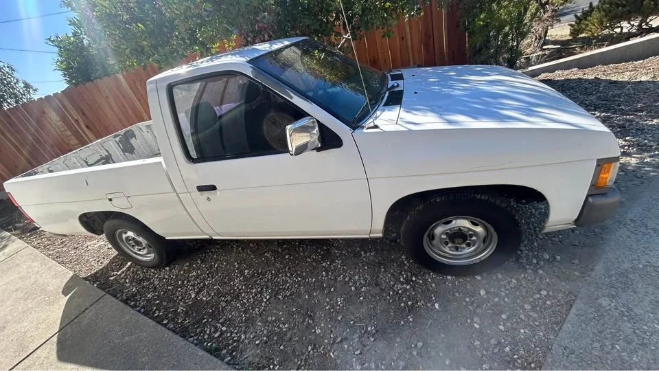 1995 Nissan - Image 2 of 4