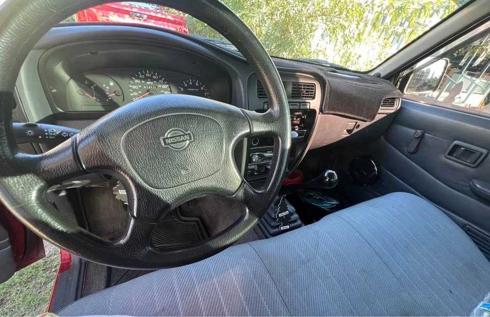 1995 Nissan Frontier - Image 6 of 6