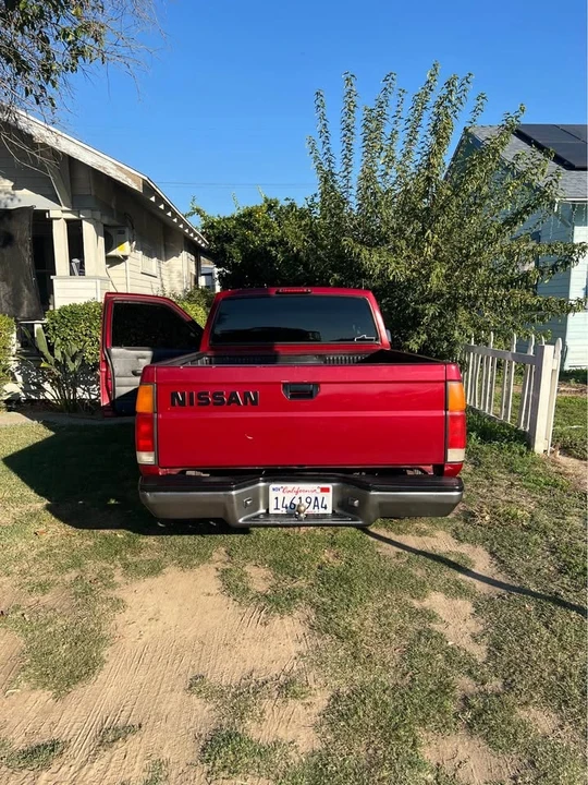 1995 Nissan Frontier - Image 4 of 6