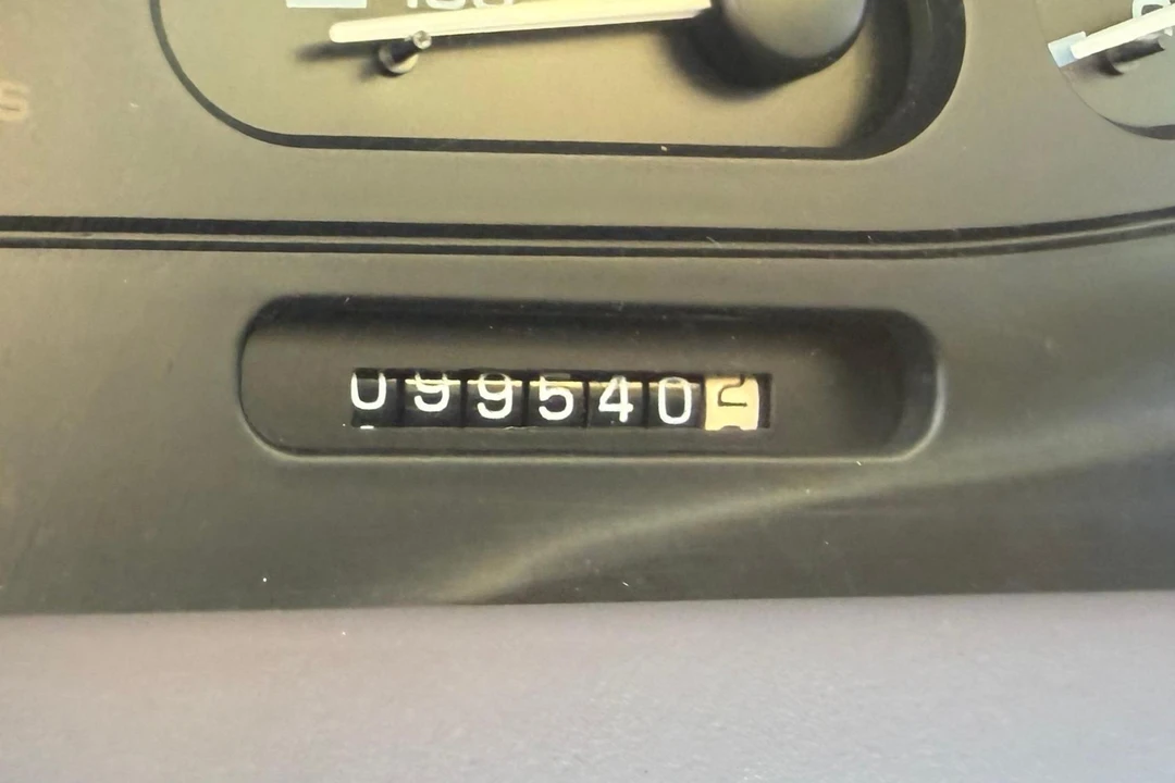 1995 Oldsmobile Aurora - Image 28 of 31