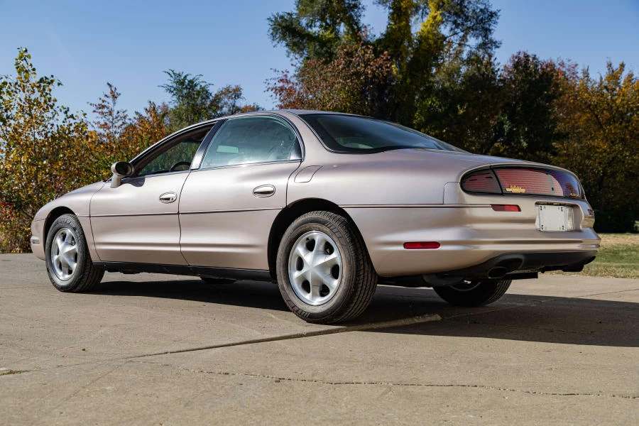 1995 Oldsmobile Aurora - Image 11 of 30