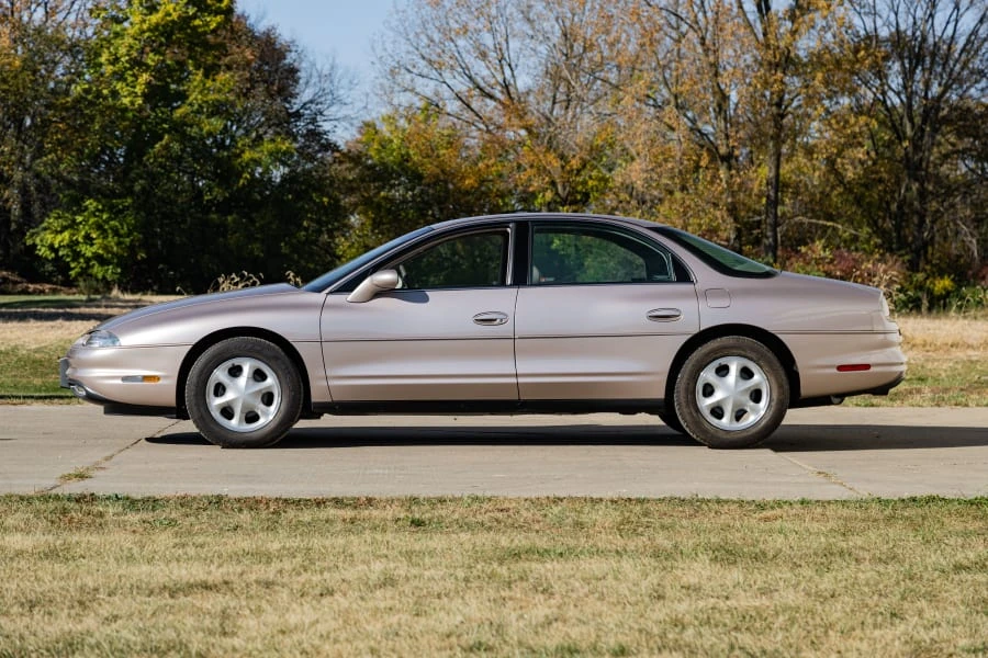 1995 Oldsmobile Aurora - Image 2 of 30