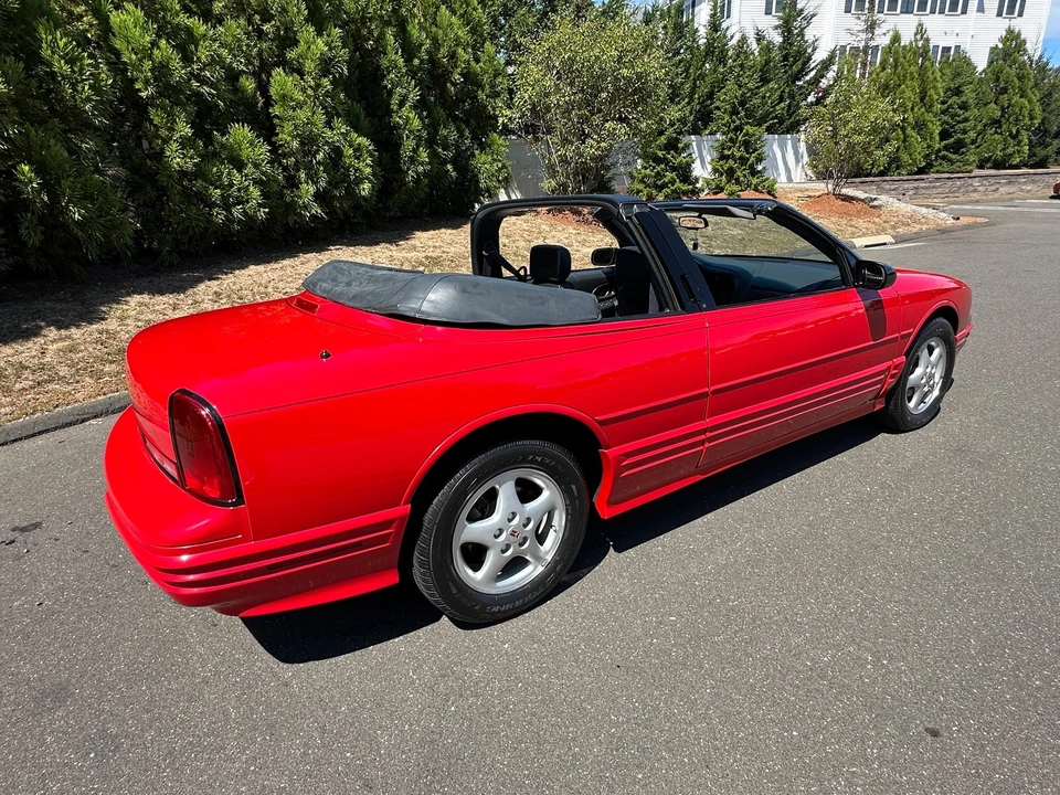 1995 Oldsmobile Cutlass Supreme - Image 2 of 31