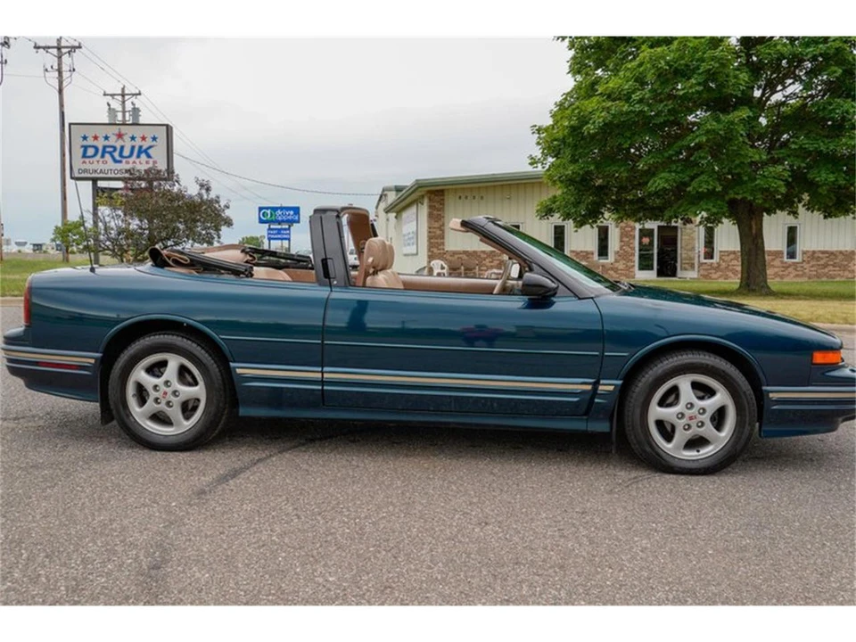 1995 Oldsmobile Cutlass Supreme - Image 2 of 31