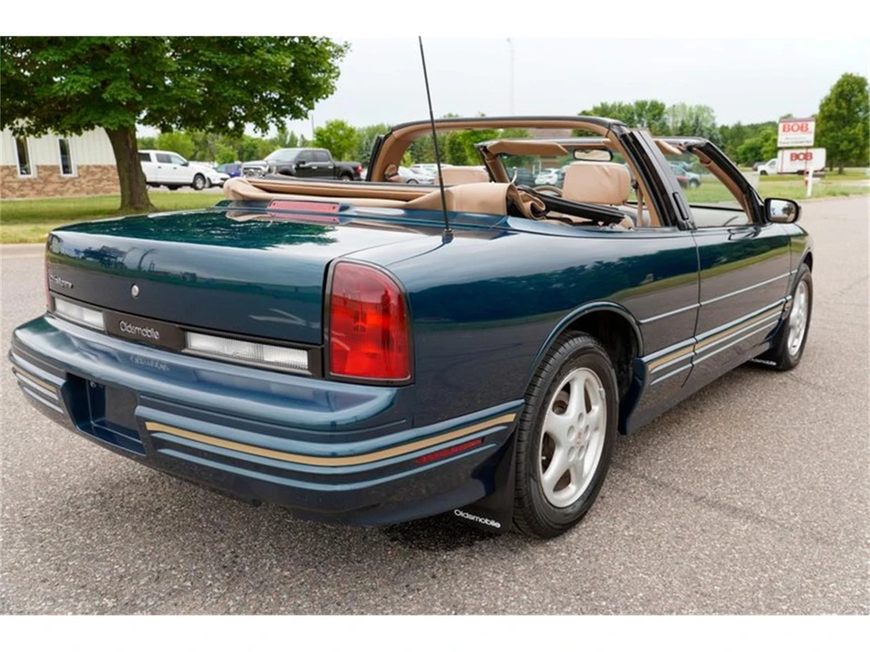 1995 Oldsmobile Cutlass Supreme - Image 3 of 31
