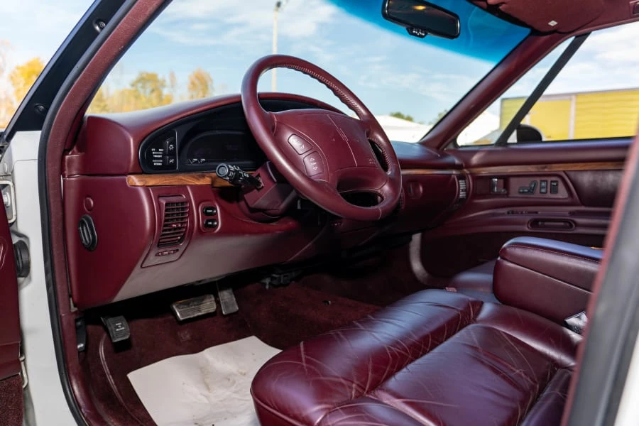 1995 Oldsmobile 98 - Image 13 of 24