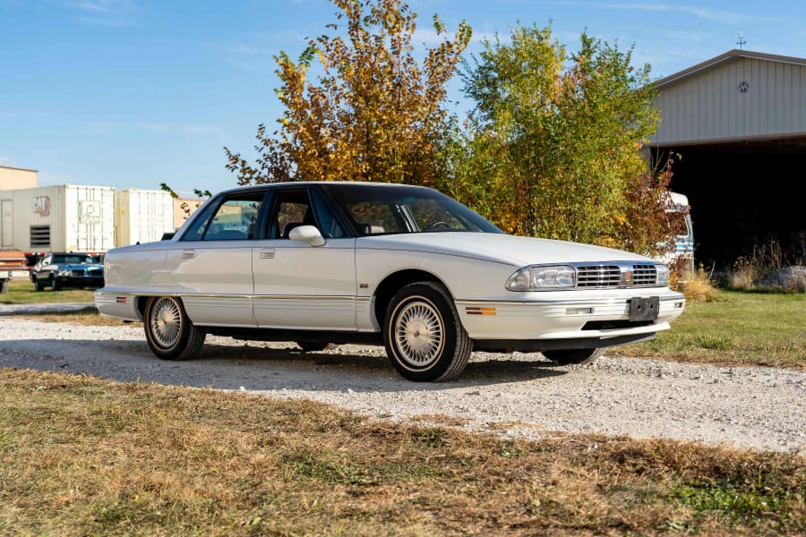 1995 Oldsmobile 98 - Image 6 of 24