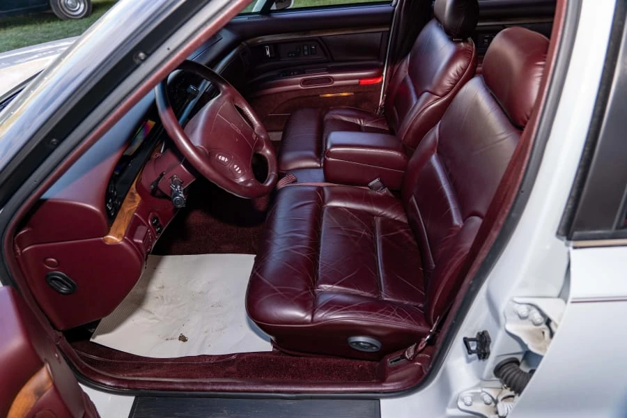 1995 Oldsmobile 98 - Image 12 of 24