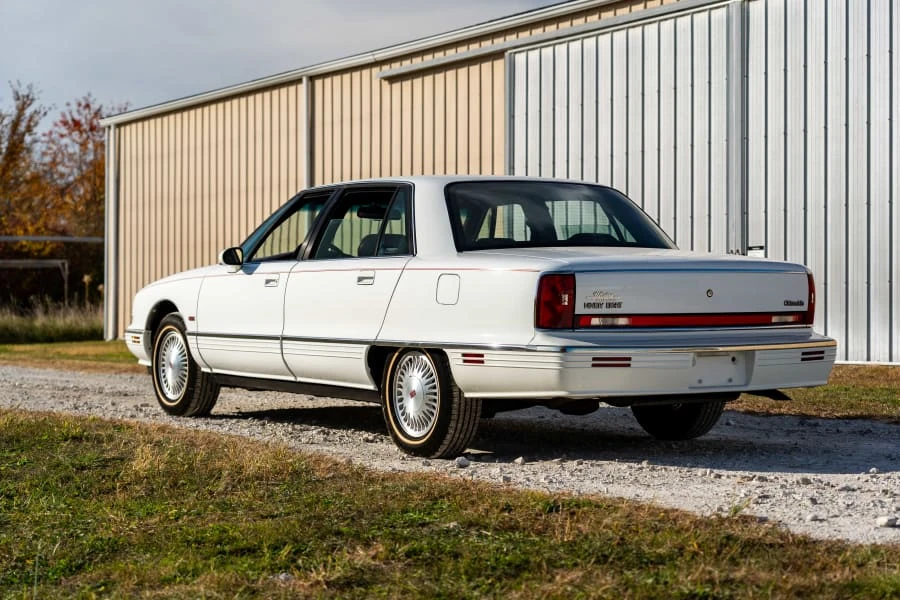 1995 Oldsmobile 98 - Image 8 of 24