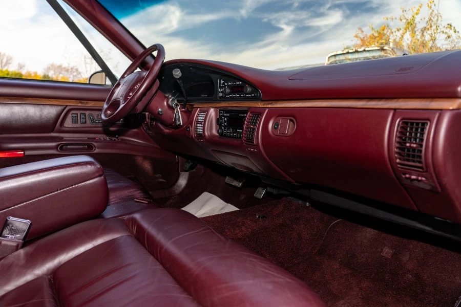 1995 Oldsmobile 98 - Image 11 of 24