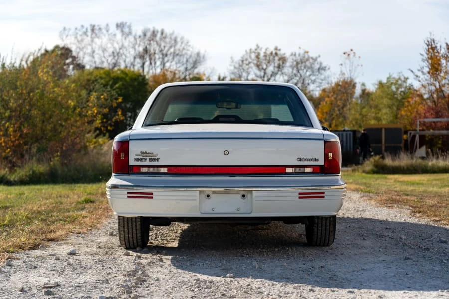 1995 Oldsmobile 98 - Image 5 of 24