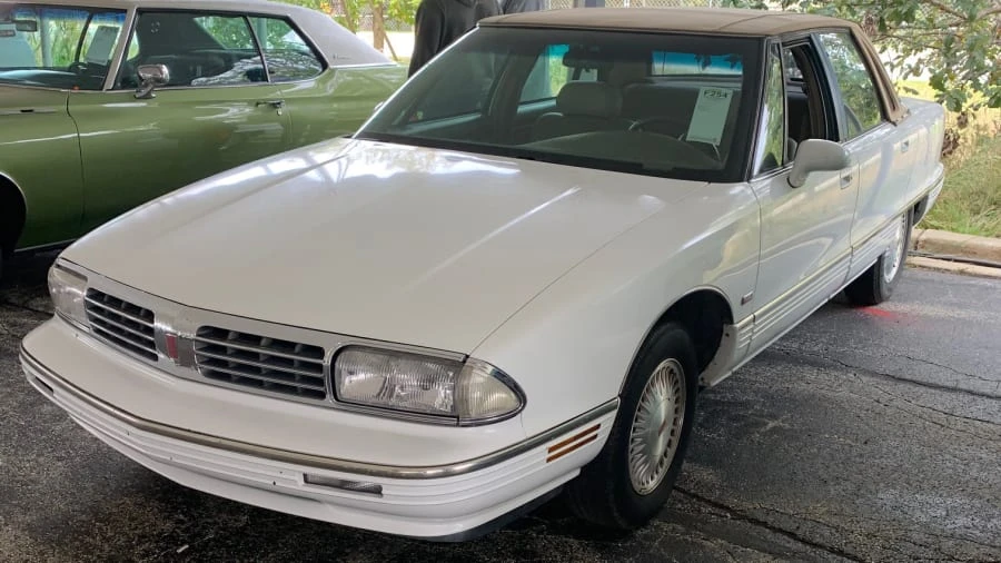 1995 Oldsmobile 98 - Image 5 of 5
